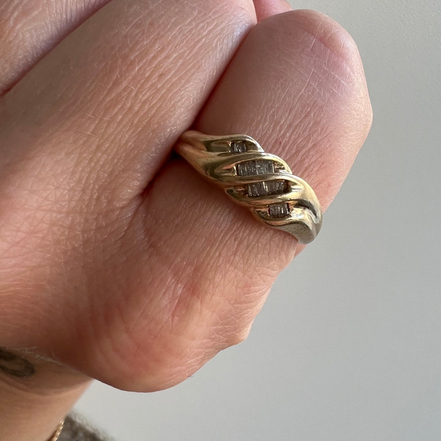 V I N T A G E // diamond wave // 10k and baguette diamond shrimp dome ring / size 7