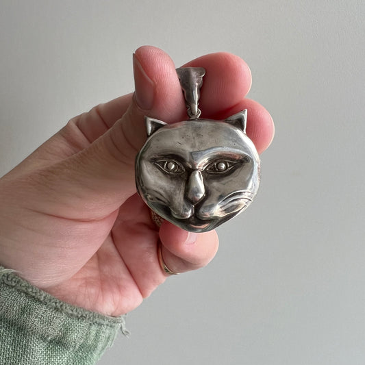 V I N T A G E // feline compartment / sterling silver cat locket pendant