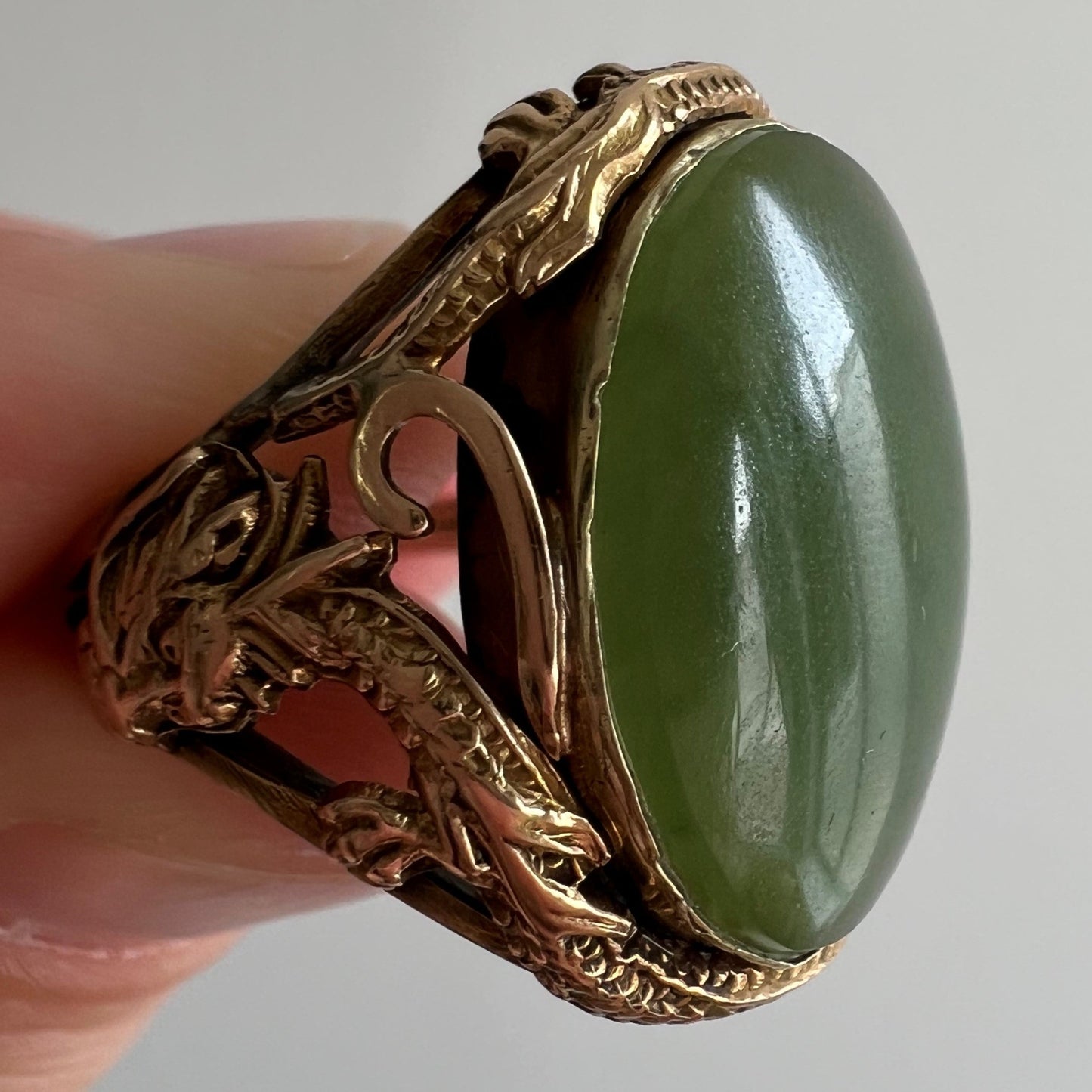 V I N T A G E // hidden dragon / 10k and jade ring / size 4