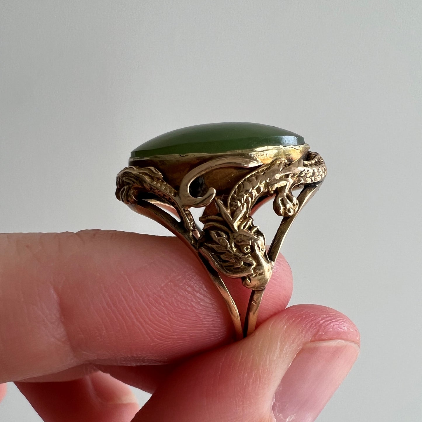 V I N T A G E // hidden dragon / 10k and jade ring / size 4