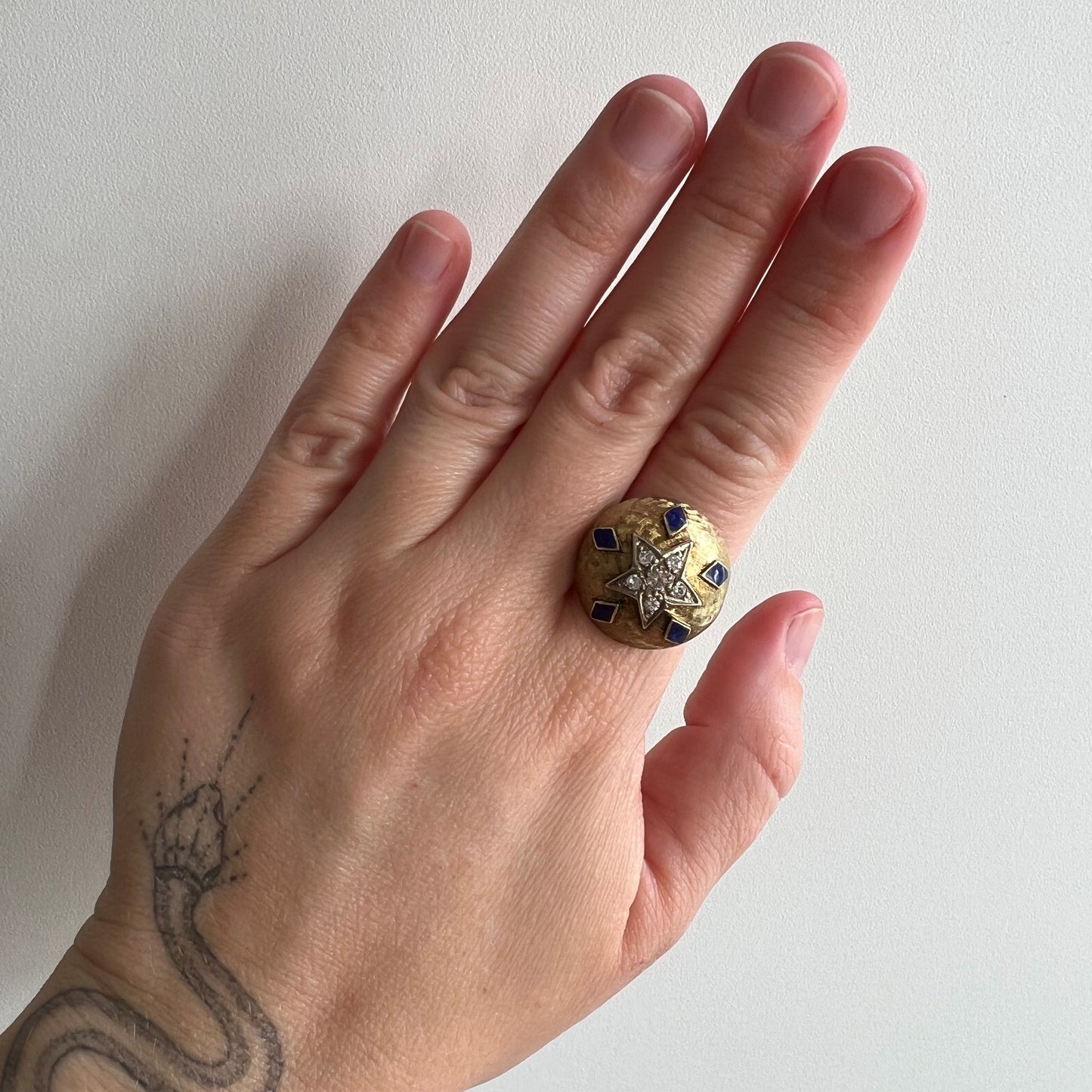 V I N T A G E // florentine starscape / 18k gold and diamond star bombe ring / size 6.5